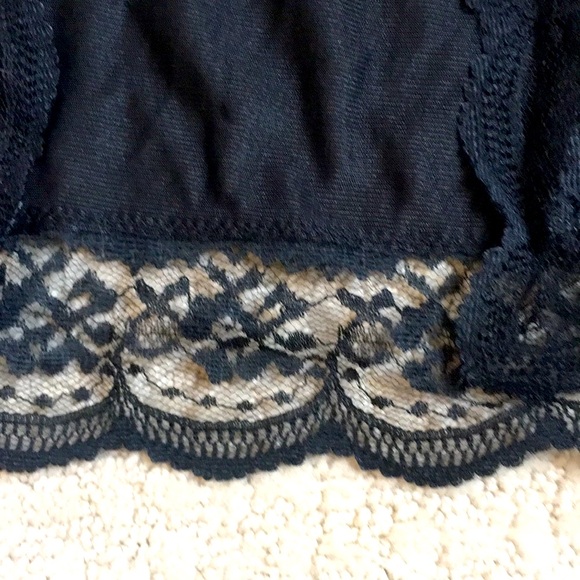 Black Lace Lingerie. Adjustable Size (S-M-L), Front Closure, Spaghetti Straps - Picture 6 of 9